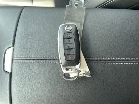 Certified 2025 Nissan Murano SV image 32