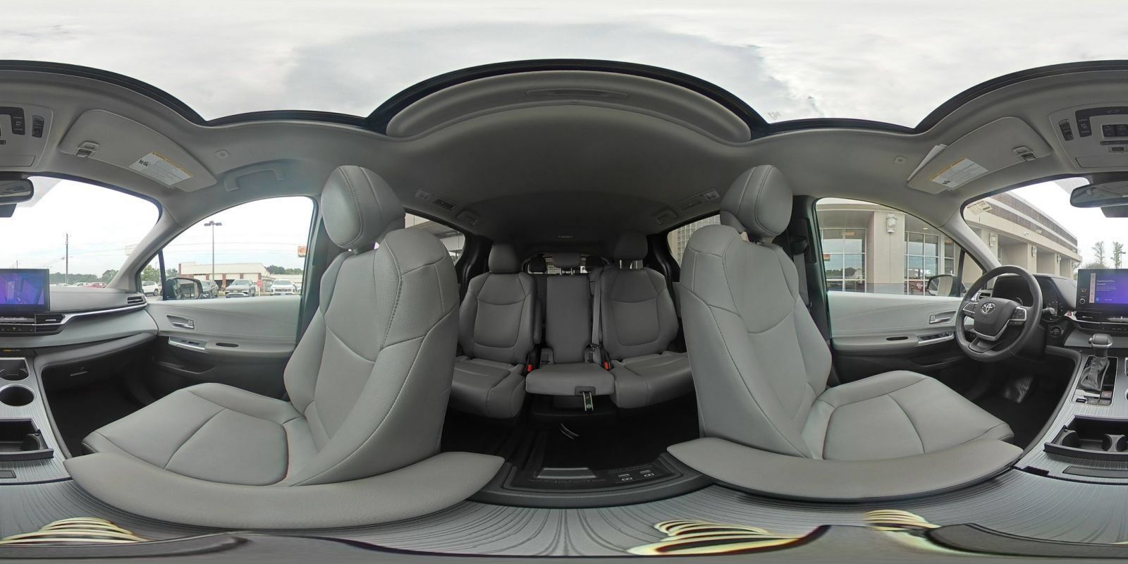 Used 2025 Toyota Sienna XLE FWD image 44