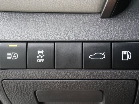 Used 2018 Toyota Camry XSE image 24