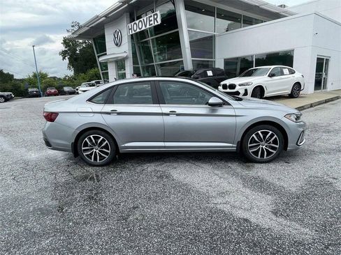New 2025 Volkswagen Jetta SE FWD image 2