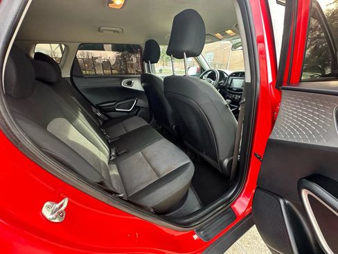 Used 2020 Kia Soul LX FWD image 23