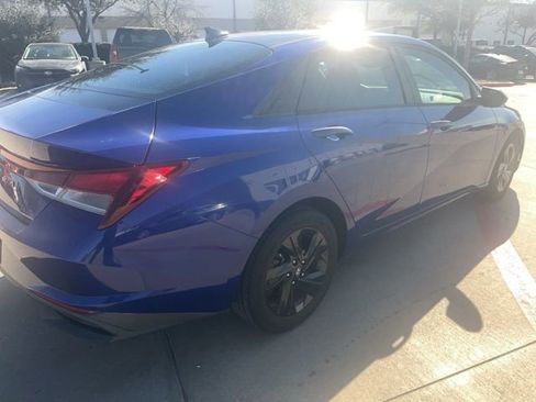 Used 2021 Hyundai Elantra SEL image 3