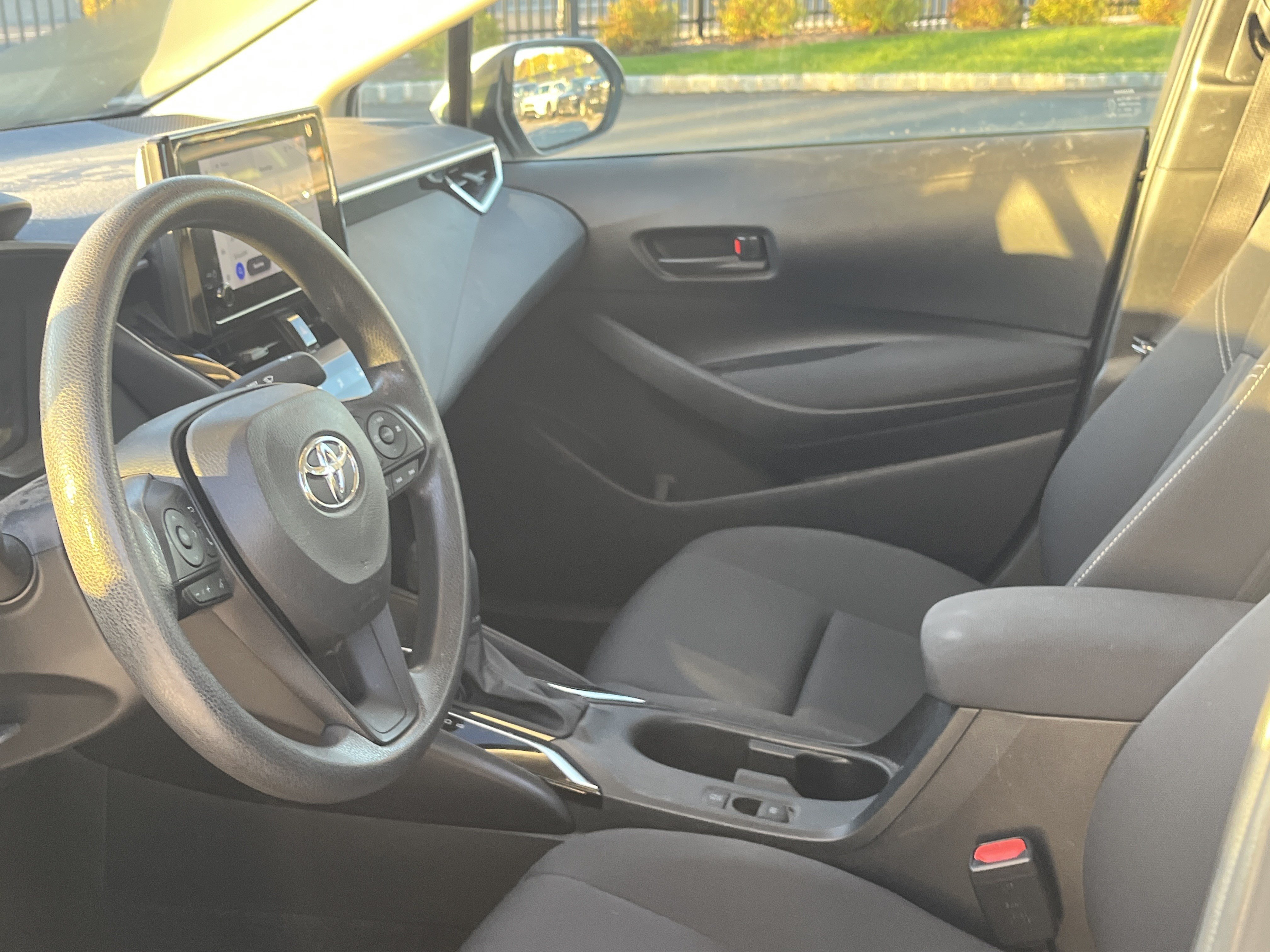 Used 2023 Toyota Corolla LE FWD image 5