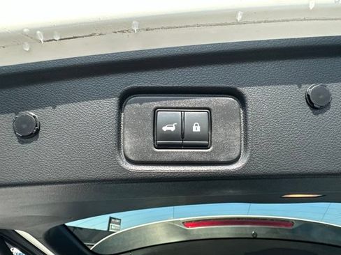 Used 2023 Nissan Pathfinder SL w/ Black Appearance Package AWD/4WD image 32
