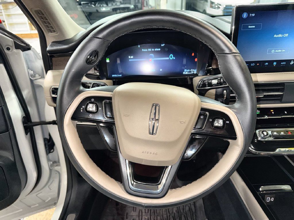 Used 2025 Lincoln Corsair Grand Touring w/ Jet Appearance Package AWD/4WD image 11