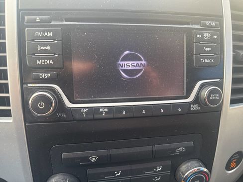 Used 2015 Nissan Frontier SV image 14