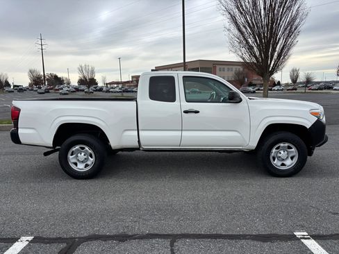 Used 2020 Toyota Tacoma SR image 6
