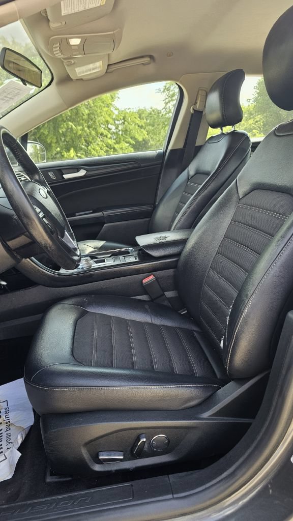 Used 2018 Ford Fusion SE w/ Equipment Group 601A FWD image 7