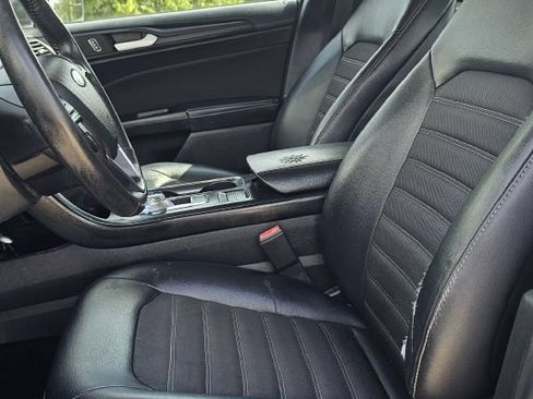Used 2018 Ford Fusion SE w/ Equipment Group 601A FWD image 7