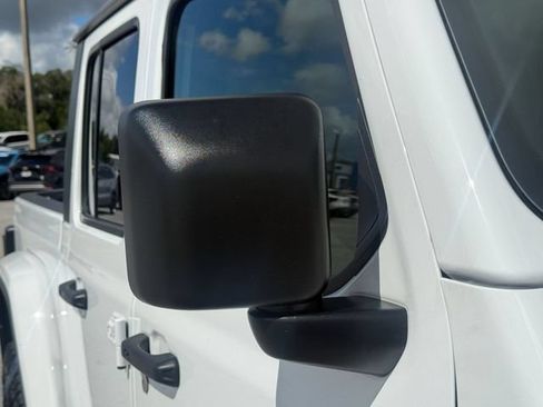 Used 2025 Jeep Gladiator Rubicon AWD/4WD image 10