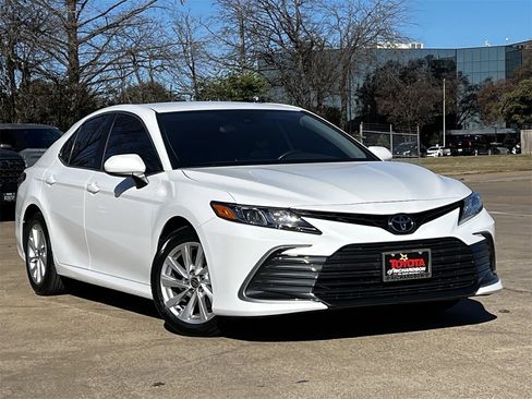 Used 2023 Toyota Camry LE image 2
