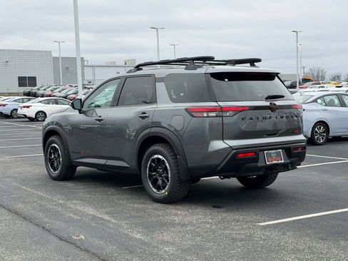 New 2026 Nissan Pathfinder SV image 5