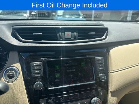 Used 2020 Nissan Rogue SV w/ Premium Package FWD image 2