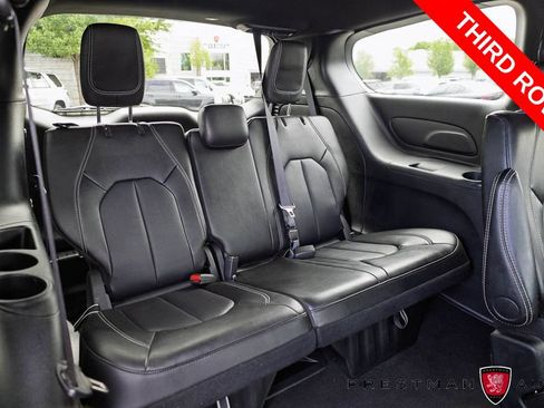 Used 2025 Chrysler Pacifica Select FWD image 8