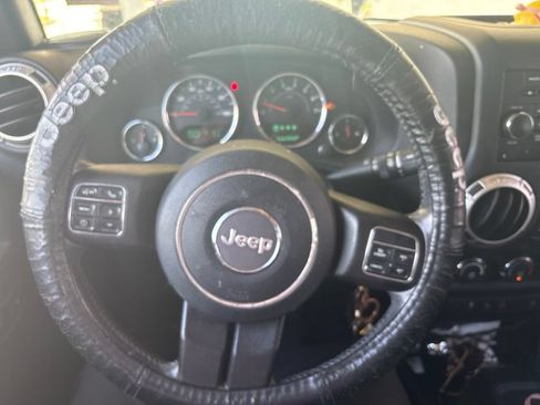 Used 2018 Jeep Wrangler Unlimited Sahara w/ Max Tow Package AWD/4WD image 12