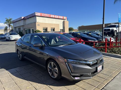 Used 2018 Honda Clarity Plug-In Hybrid image 2