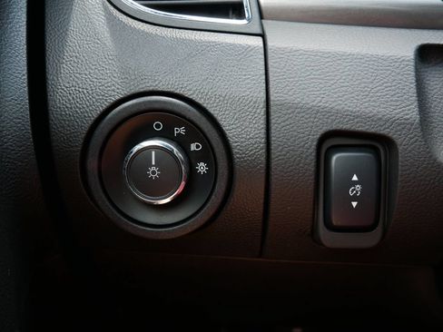 Used 2015 Ford Taurus SEL w/ Equipment Group 201A FWD image 16