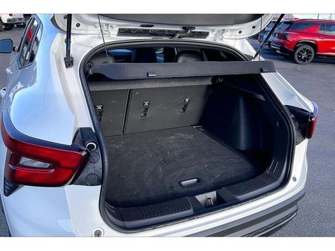 Used 2025 Chevrolet Trax RS w/ Sunroof Package image 11