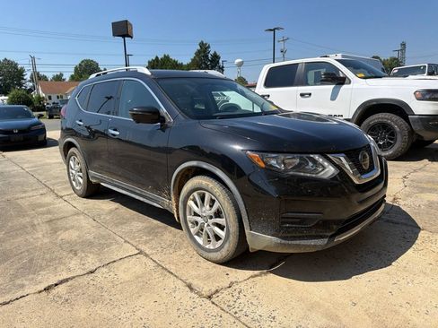 Used 2018 Nissan Rogue SV w/ Premium Package FWD image 3