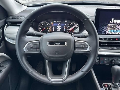 Used 2022 Jeep Compass Limited image 15