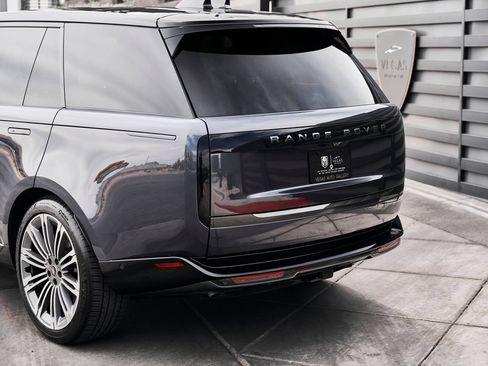 Used 2025 Land Rover Range Rover SE AWD/4WD image 9