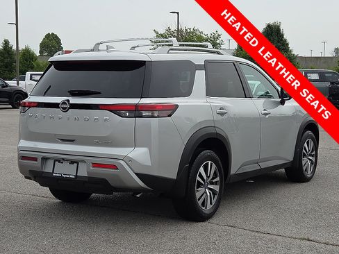 Used 2025 Nissan Pathfinder SL AWD/4WD image 5