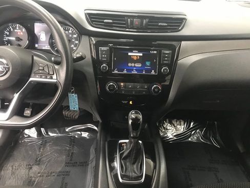 Used 2021 Nissan Rogue Sport S image 16