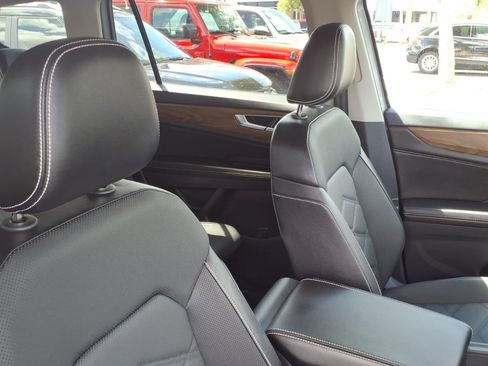 Used 2024 Volkswagen Atlas SE image 12