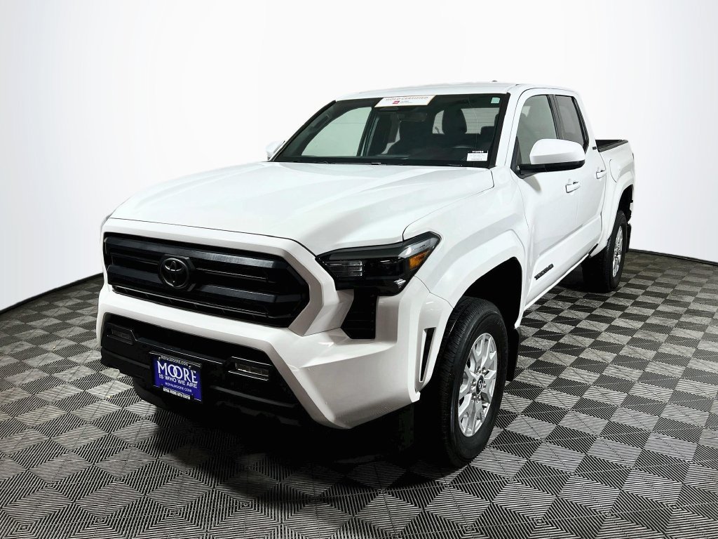 Used 2025 Toyota Tacoma SR5 AWD/4WD image 3