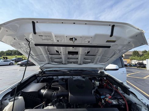 Used 2017 Toyota Tacoma TRD Sport w/ Tow Package (A/T) AWD/4WD image 41