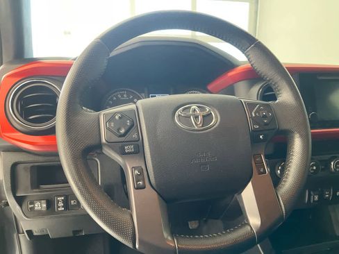 Used 2019 Toyota Tacoma TRD Off-Road AWD/4WD image 14