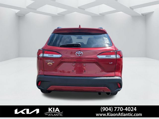 Used 2022 Toyota Corolla Cross LE w/ Moonroof Package FWD image 4
