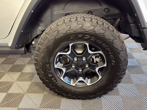 Used 2023 Jeep Wrangler Unlimited Rubicon 4xe w/ Cold Weather Group AWD/4WD image 17