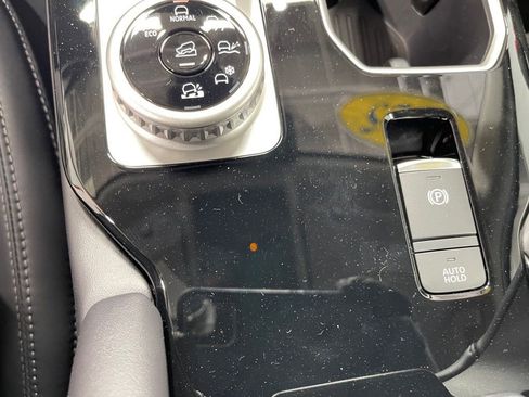 New 2026 Mitsubishi Outlander SE image 13