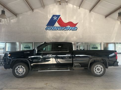 Used 2020 Chevrolet Silverado 3500 High Country w/ Technology Package AWD/4WD image 2