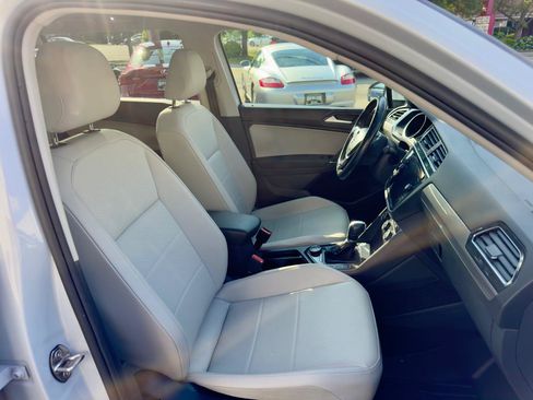 Used 2018 Volkswagen Tiguan SEL AWD/4WD image 31