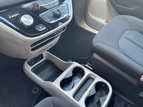 Used 2024 Chrysler Voyager LX FWD image 39