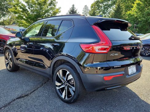 Used 2023 Volvo XC40 B5 Plus w/ Protection Package Premier AWD/4WD image 4