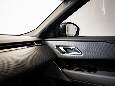 Used 2022 Land Rover Range Rover Velar R-Dynamic S image 32