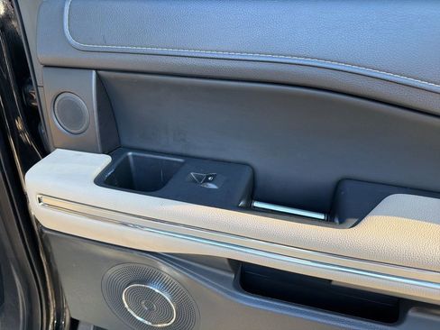 Used 2024 Ford Expedition Limited image 29