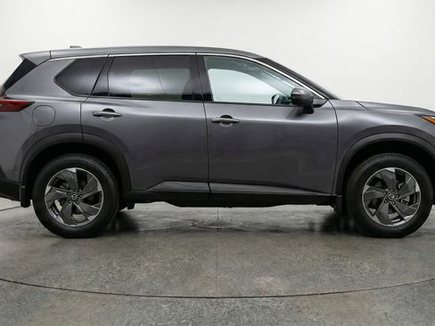 Used 2025 Nissan Rogue SV AWD/4WD image 11