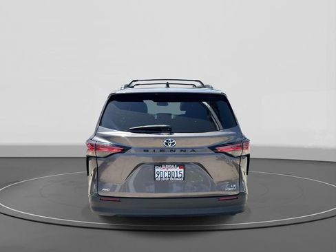 Used 2022 Toyota Sienna LE w/ LE Plus Package AWD/4WD image 4