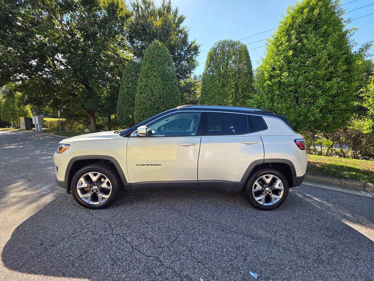 Used 2018 Jeep Compass Limited w/ Navigation Group AWD/4WD image 2