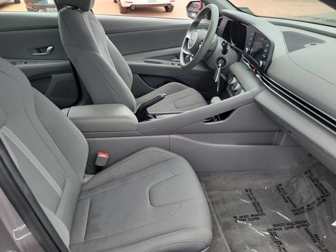 Used 2023 Hyundai Elantra SE w/ Cargo Package FWD image 19
