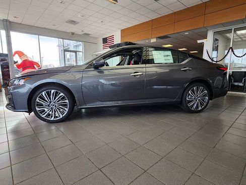 New 2025 Nissan Altima 2.5 SL image 2