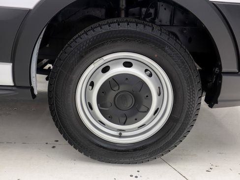 Used 2024 Ford Transit 250 148 Medium Roof RWD image 29