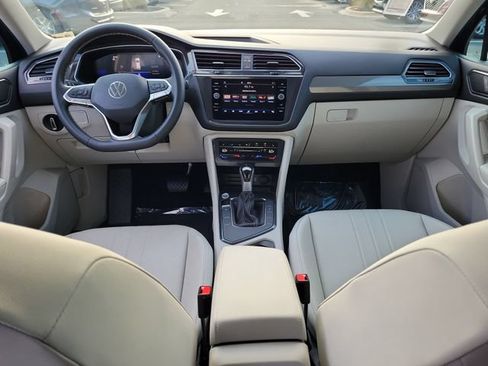 Certified 2023 Volkswagen Tiguan SE w/ Panoramic Sunroof Package FWD image 12