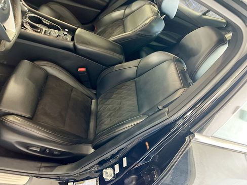 Used 2022 Nissan Maxima SR w/ Sport Mat Group FWD image 19