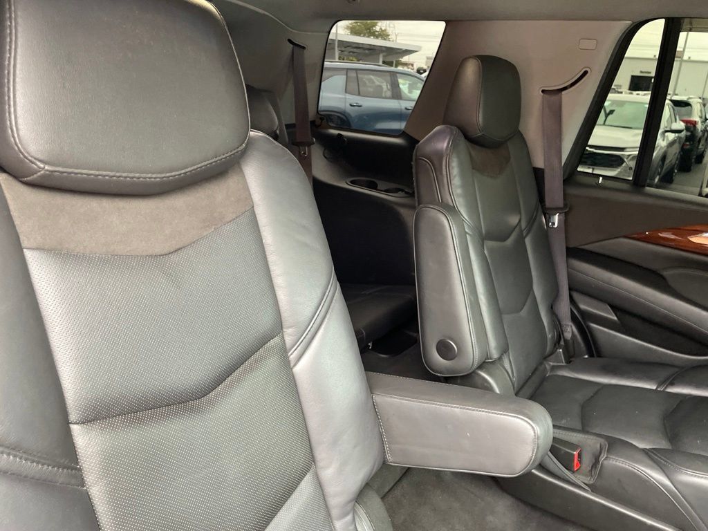 Used 2015 Cadillac Escalade Luxury AWD/4WD image 16