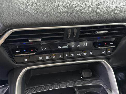 Used 2024 MAZDA CX-90 Plug-In Hybrid w/ Premium Pkg AWD/4WD image 23